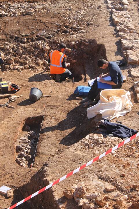 Les travaux d’archéologie ont débuté en urgence après le début du chantier de construction d’un centre commercial, sur le site duquel on a découvert des vestiges enfouis. Photo DR / SDA Var et Ville de Draguignan.